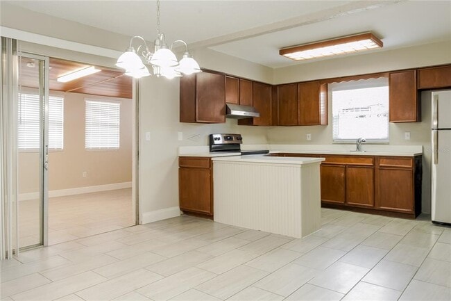 Building Photo - 7130 Chaucer Ln