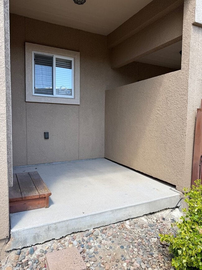 Building Photo - 2 bedroom, 2 1/2 bath condo in the NORTHEAST side of Colorado Springs