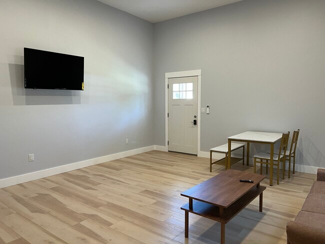 Building Photo - 147 Toftum Ln
