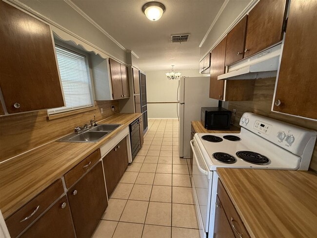Building Photo - Beautiful 3 bedroom 2 bath home for lease ...
