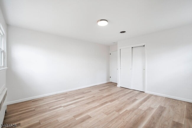 Building Photo - 929 Heaton Pl