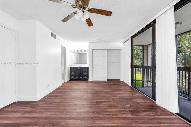Building Photo - 2821 SW 87th Ave