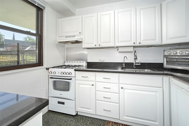 Building Photo - 4901 Henry Hudson Pkwy W