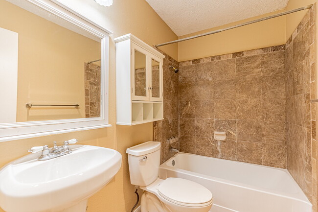Building Photo - 14719 Highland Peak