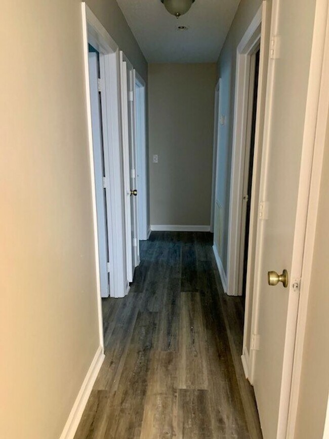 Building Photo - Adorable 2 bedroom 1 bath Condominium in Charlestown Square