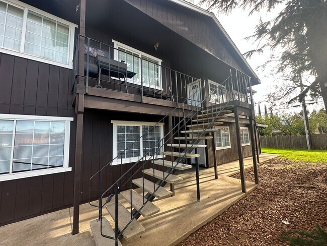 Building Photo - 1948 Country Club Ct