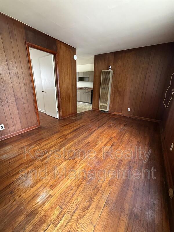 Building Photo - 315 Crestview Dr