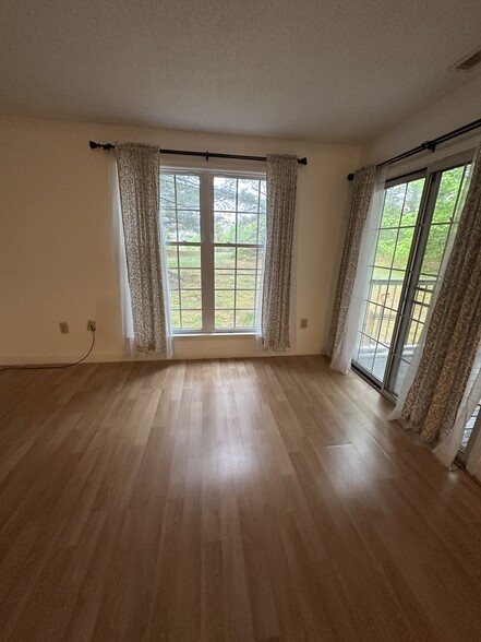 Building Photo - 101 Country Club Ct