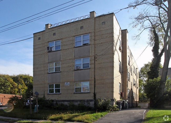 Building Photo - Kemper Manor