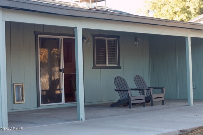 Building Photo - 1126 W Oxford Dr