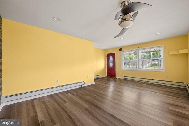 Building Photo - 47 Glenwood Ln