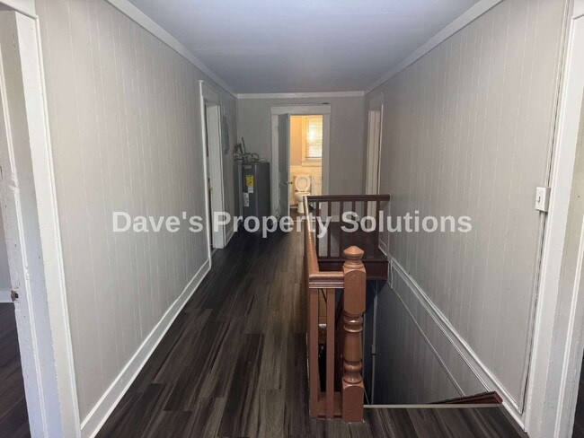 Building Photo - Move-In Ready Upstairs Unit | New Flooring, Eat-In Kitchen & Tons of Closets