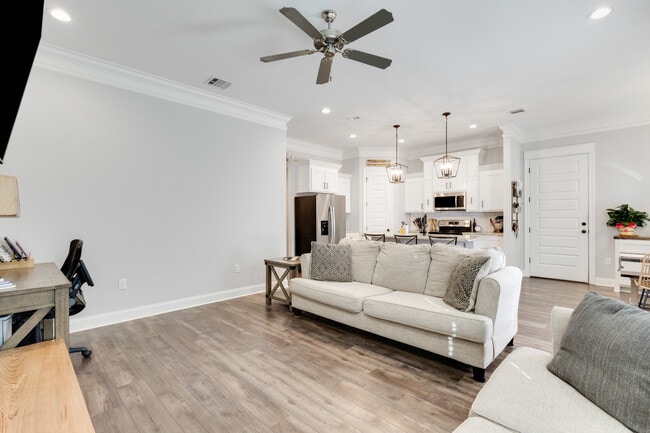 Building Photo - 204 San Sebastian Dr