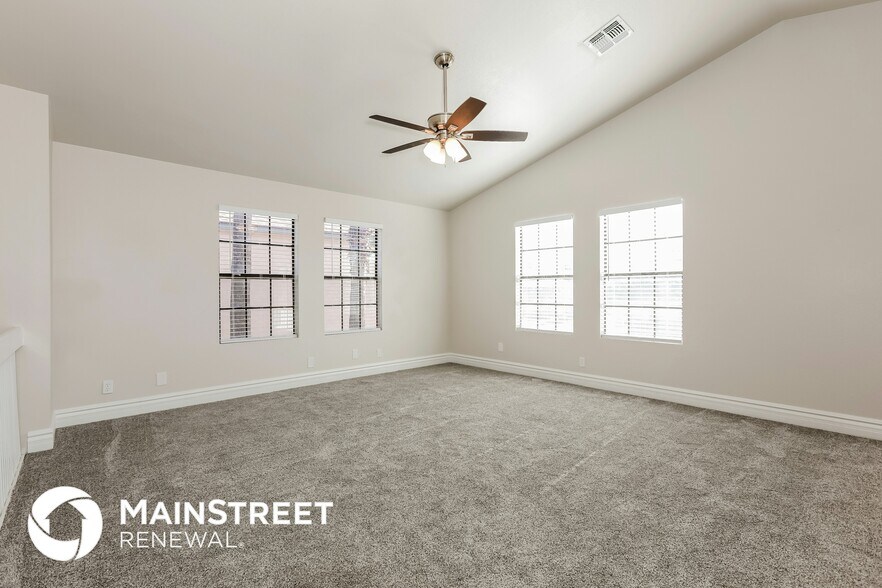 Building Photo - 921 S Val Vista Dr