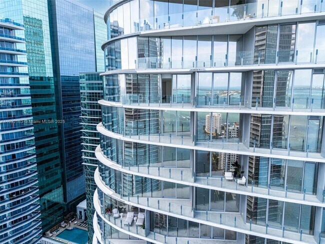 Building Photo - 300 Biscayne Blvd Way