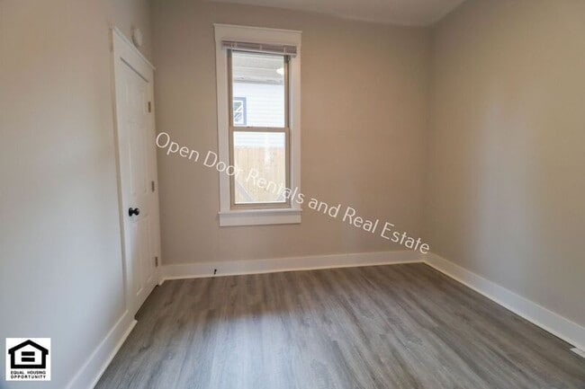 Building Photo - 428 Lincoln Hwy E