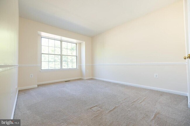 Building Photo - 12866 Hyannis Ln