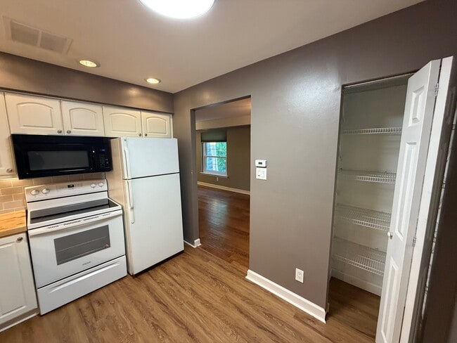 Building Photo - 4000 Gypsy Ln