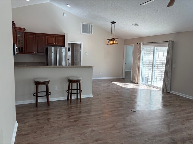 Building Photo - 3154 Shorecrest Bay Dr