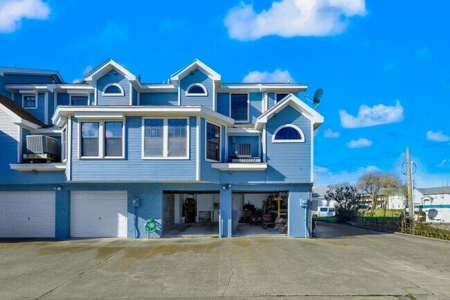 Building Photo - 3100 75th St