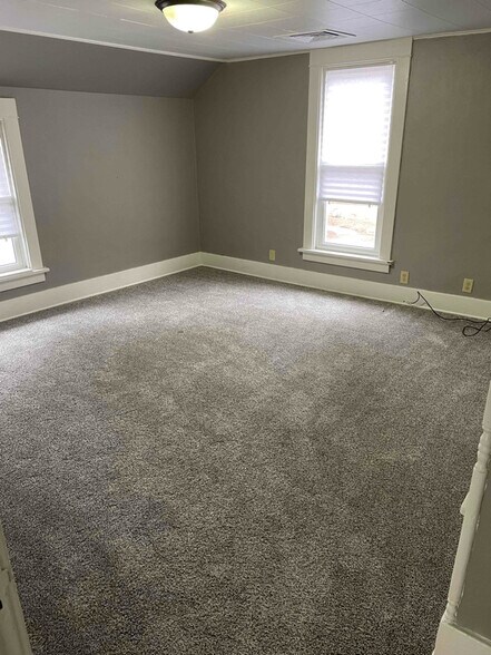 Building Photo - 314 E Cherry St