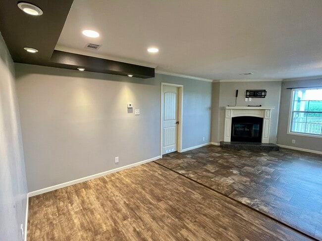 Building Photo - 529 NE 851st Rd