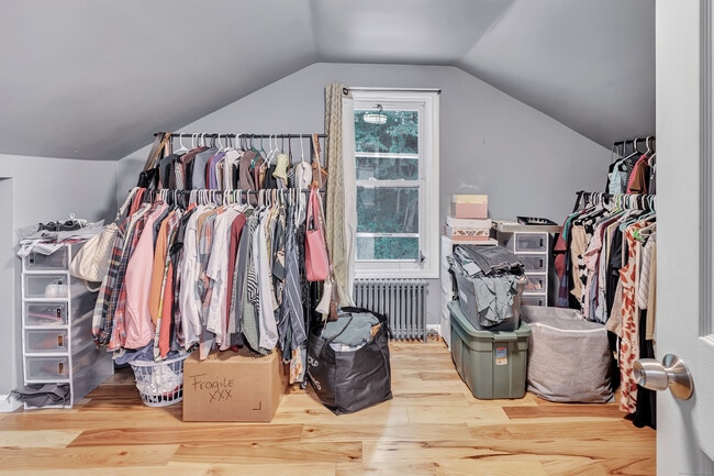 Building Photo - 18 Vose St