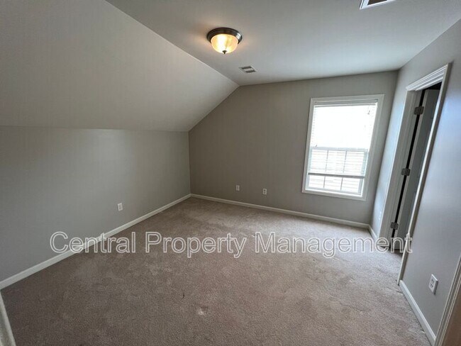 Building Photo - 107 Shalom Dr