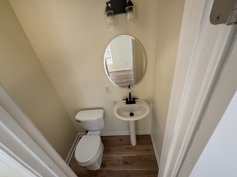 Half bath - 1221 Payne St