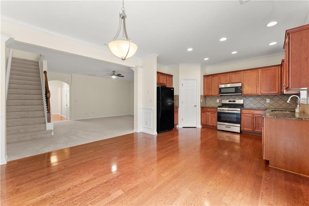 Building Photo - 5165 Sherwood Way