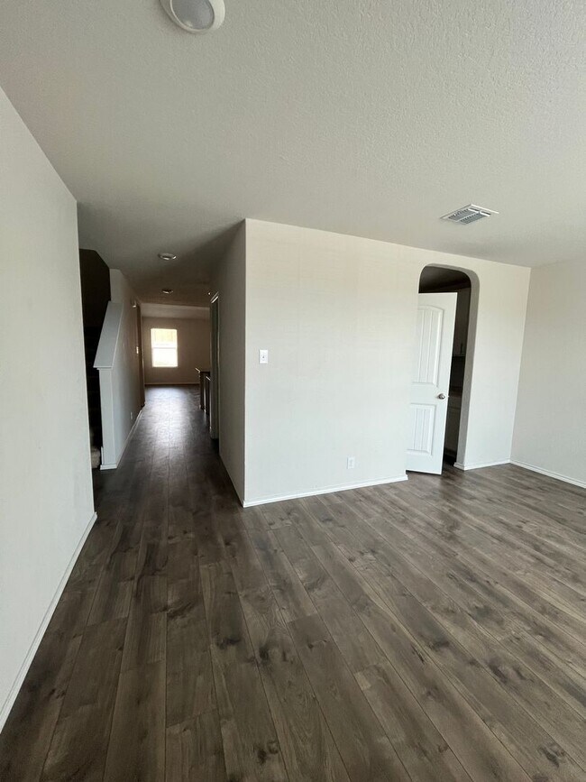 Building Photo - 6218 Tadpole Bluff
