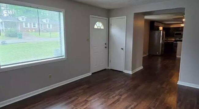 Building Photo - 40 Edgehill Dr