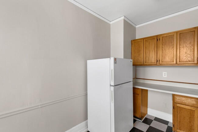 Interior Photo - Charleston Court