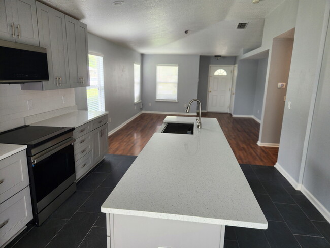 Building Photo - 12720 Daylight Trail