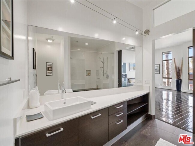 Building Photo - 13320 Beach Ave