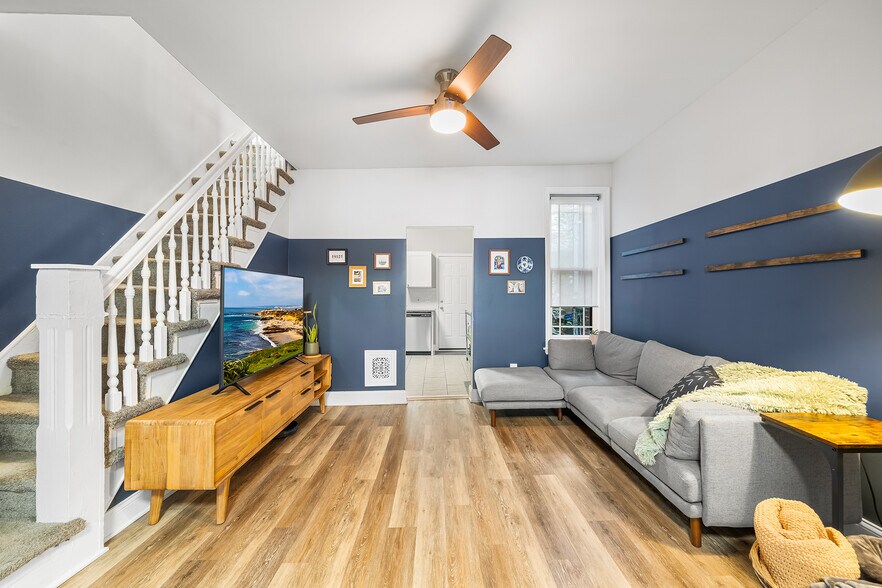 Building Photo - 1542 N Hollywood St