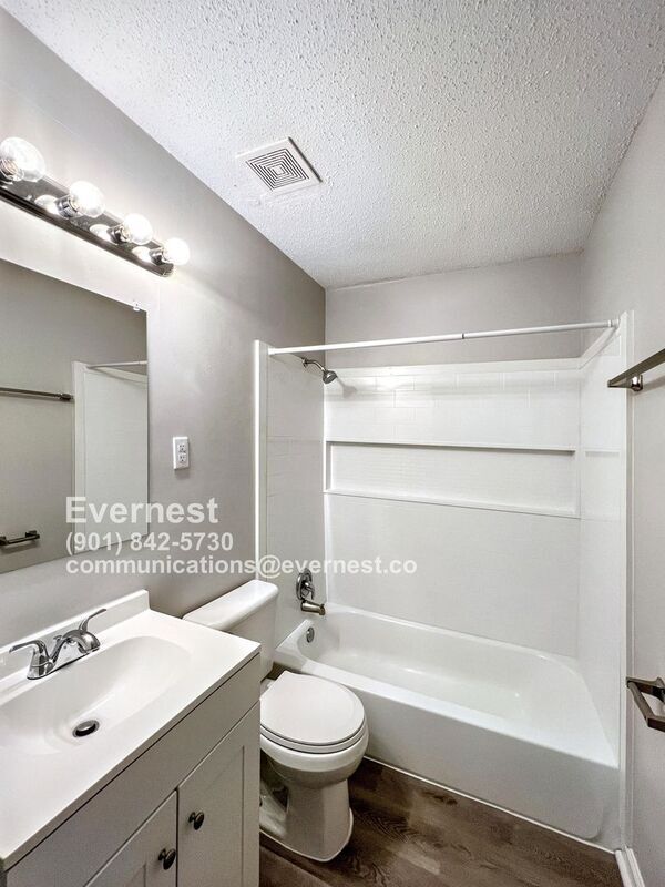 Building Photo - 1403 Moss Point Dr
