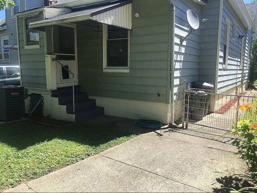 Building Photo - 5251 Warren Ave