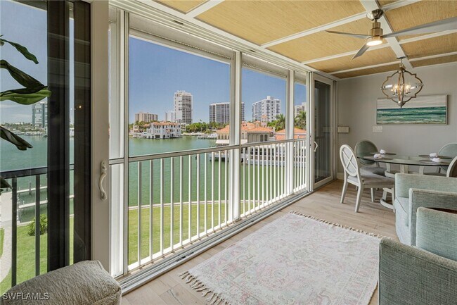 Building Photo - 250 Park Shore Dr