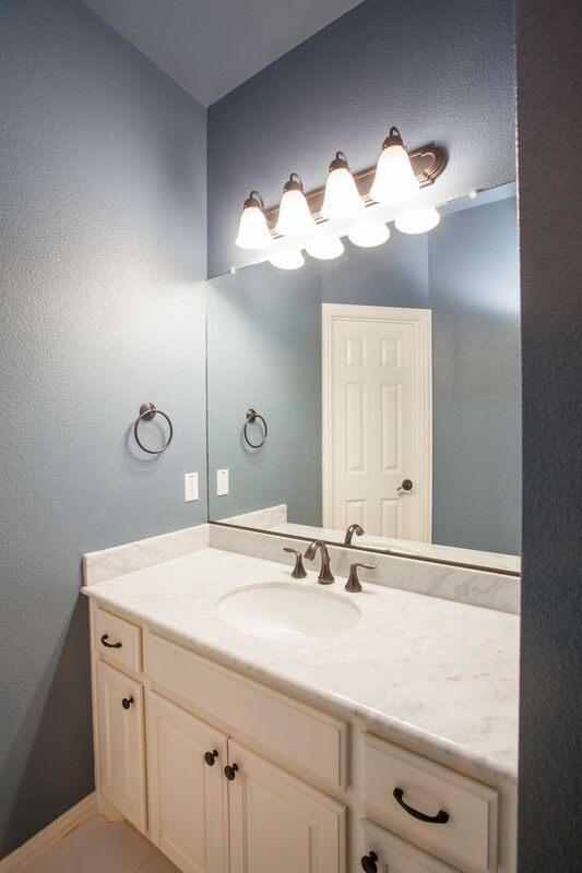 Building Photo - 8100 Rosemont Dr