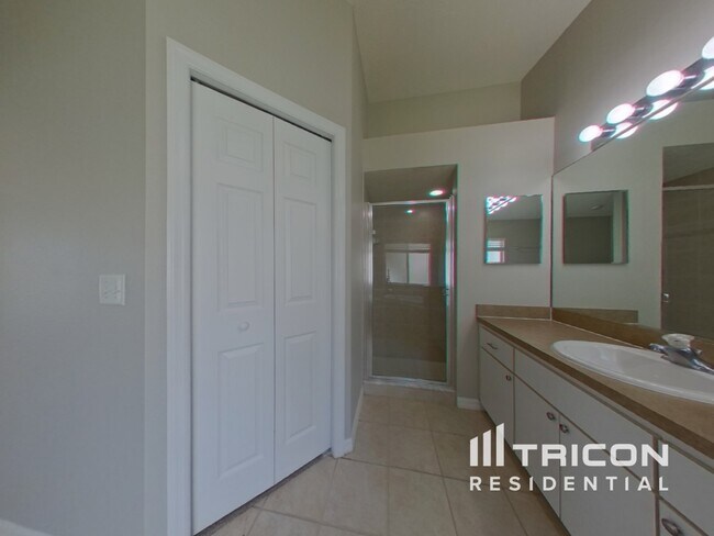 Building Photo - 7956 Floradora Dr