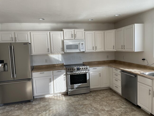 Building Photo - 735 7th Ave E