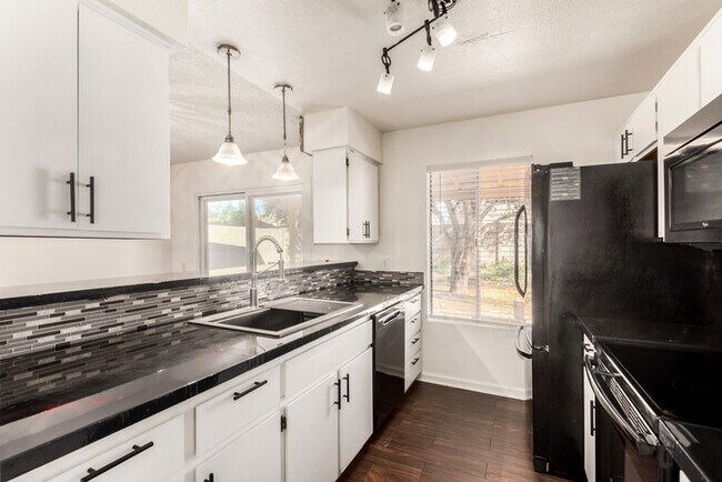 Building Photo - 21057 N 34th Dr