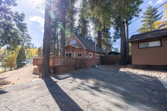 Building Photo - 2242 Deep Creek Dr