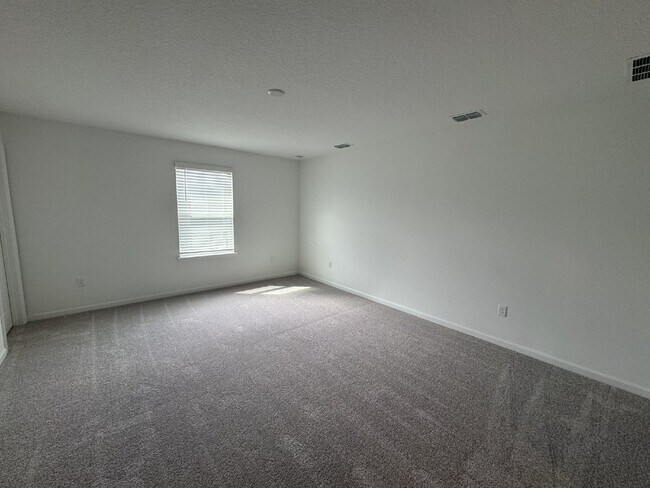 Building Photo - Mill Creek Townhome