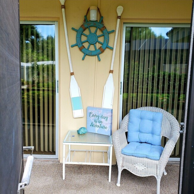 Building Photo - 2BR/2BA Ground Level Condo in Venice Ave C...