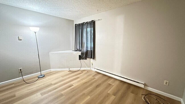 Building Photo - 14740 E Kentucky Dr