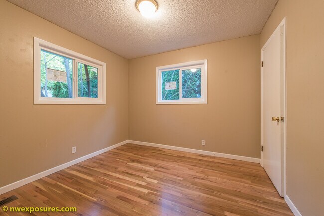 Building Photo - 12025 SW 64th Ave