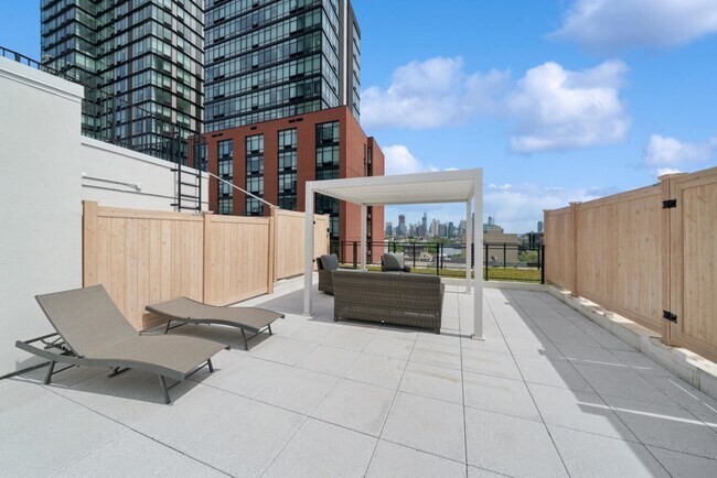 Building Photo - 32 Jones St