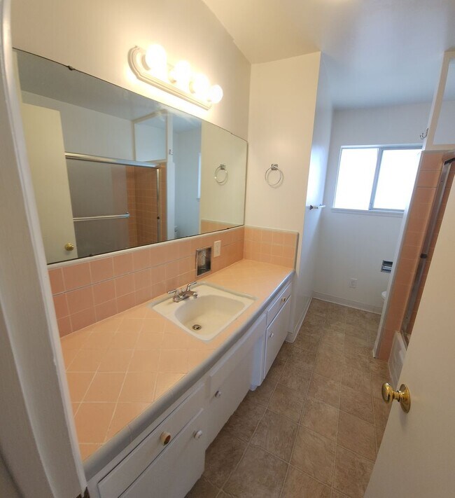 Building Photo - Classic MB Beach home- 2 Bed 1 Bath Home with a view of the water and the rock!
